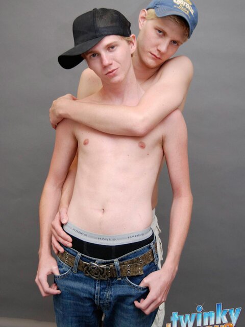 Twinks Jerrick Dalton and Wesdy Nasty play with cocks outdoors