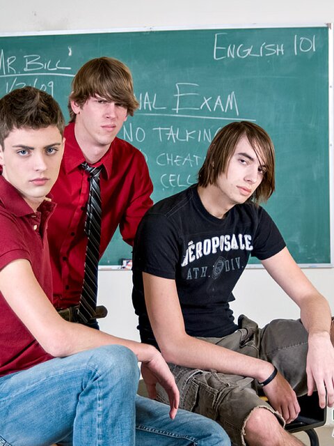 Maddox Johnson and Spencer London take Braden Phoenix’s cock together