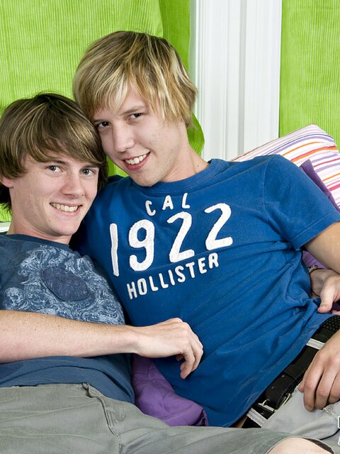 Kaiden Ertelle and Jeremy Sommers fuck raw after poolside foreplay