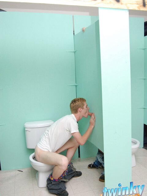 Nevin Scott and Braden Fox share hardcore glory hole twink fucking