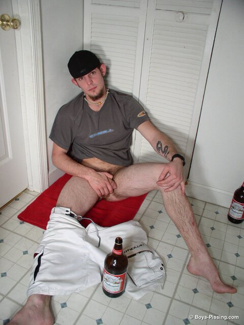 Maxxx Pound’s piss and cum in solo