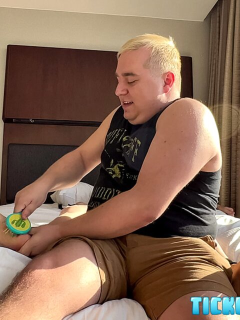 Sparki’s pits tickled by Matt in kinky bedroom