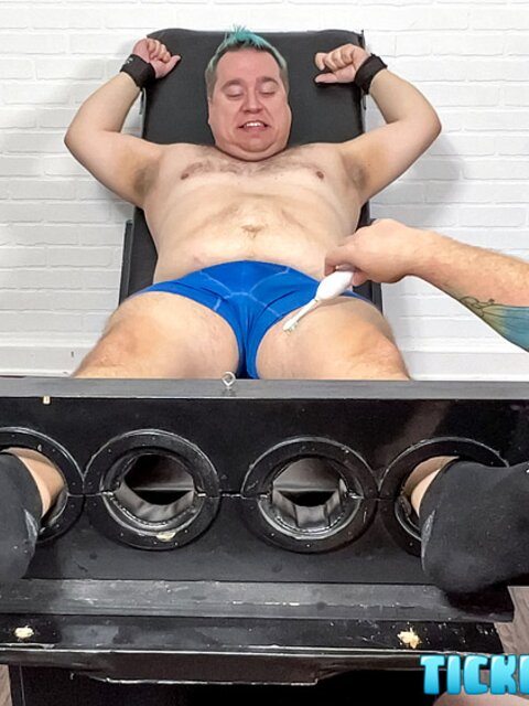 Matt’s soles teased by Big Red’s taunting feather