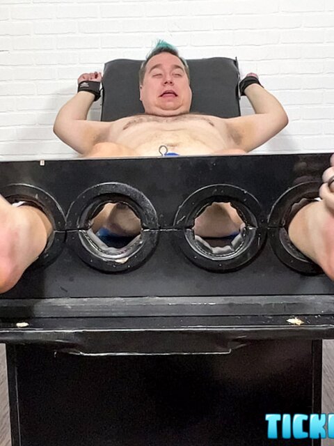 Matt’s soles teased by Big Red’s taunting feather