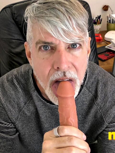 Stepdad Richard Lennox slurps twink dick in office