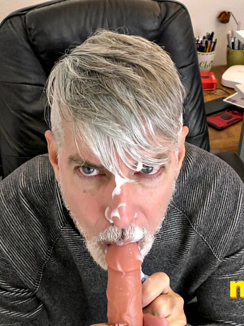 Stepdad Richard Lennox slurps twink dick in office