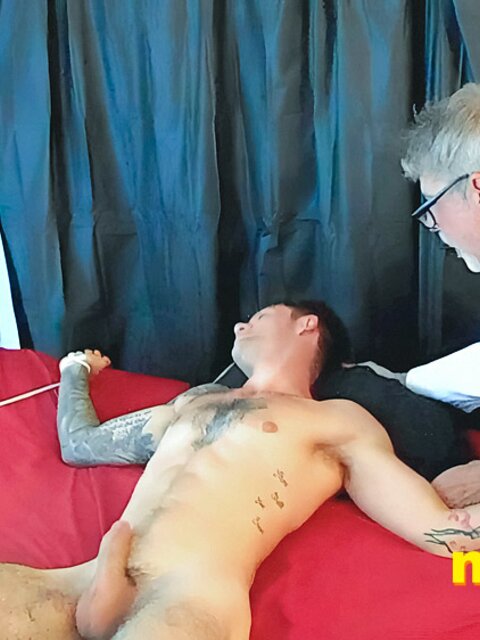 Richard Lennox tickles Syd Blackheart’s bound cock