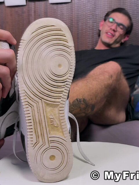 Vinni gets his large socked and bare feet worshiped by Thom