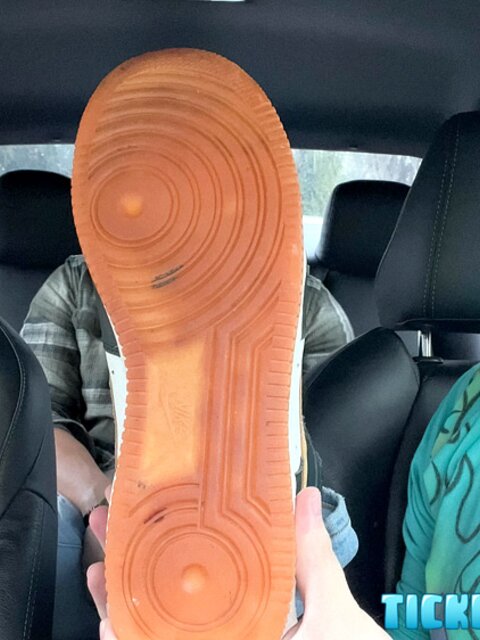 Milus Slinger pays ride with feet to Ryder and Matt worship