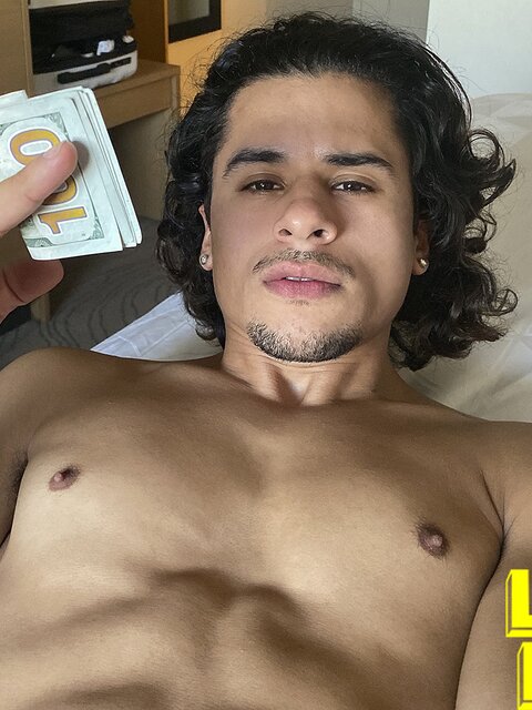 Armond Rizzo kisses wavy boy's cock tip before deepthroat rod