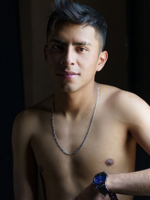 Enrique Mudu watches Angel Crush fuck Cain Gomez glory hole