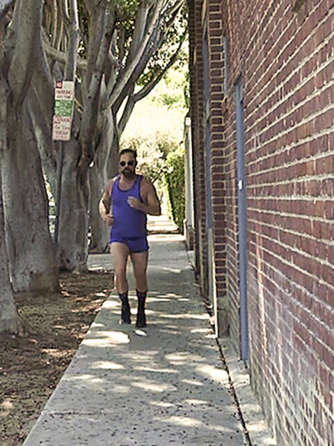 Beefy stepdad Kristofer Weston lifts Oliver Star for bareback