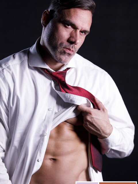 Manuel Skye plugs Elder Thyle Knoxx's ass for wild punishment