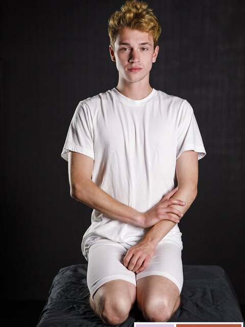 Jake Hill deepthroats President Beau Reed's cock publicly