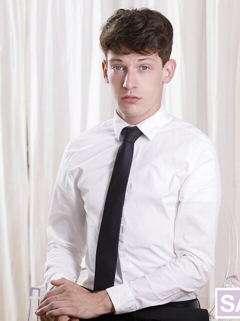 Beau Reed teaches Edward Terrant real pleasure