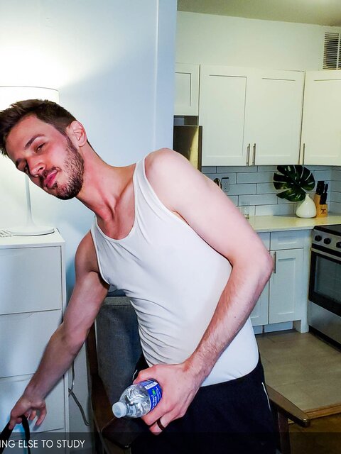 College buddy Tanner Thomas studies raw cock instead of books