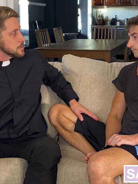 Priest Johnny Ford barebacks twink Taylor Reign in St. Patrick's taboo booth