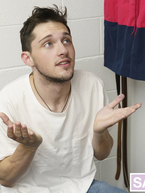 Jesse Zeppelin face fucks Ryland Kingsman in security office deal