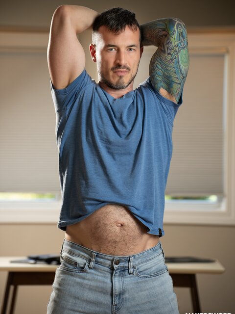 Mike Monroe seduces and raw breeds Derek Kage for game