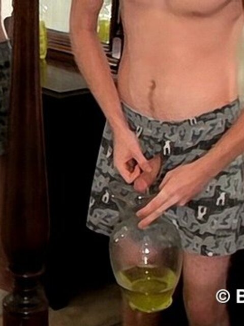 Bad boy Billy da Kiddd pisses and cums in parents’ vase