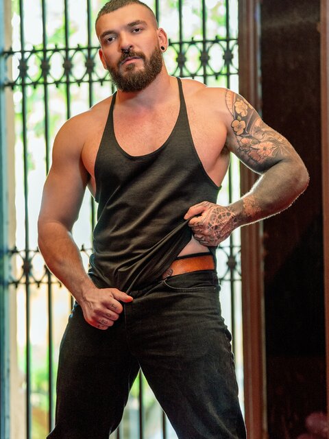 Kinkoer takes Mateo Tomas fist deep in jockstrap