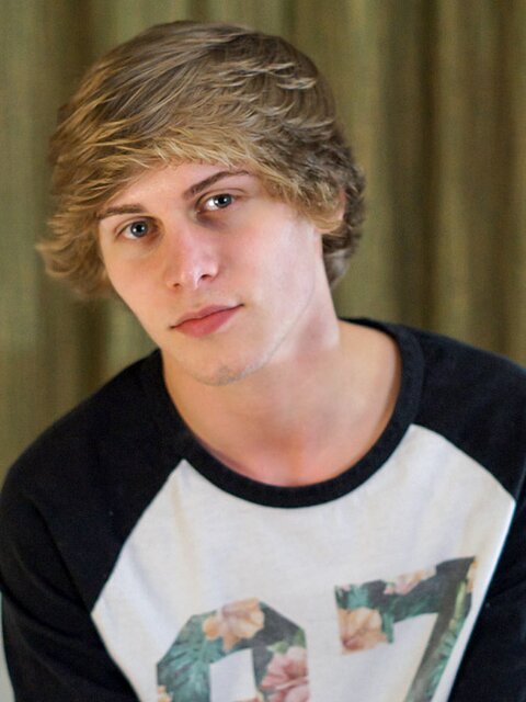 Cooper Steel lubes up and strokes thick vacation load