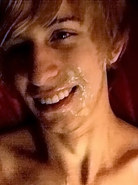 Trace Van De Kamp face-fucks Erik Tribold to hot facial