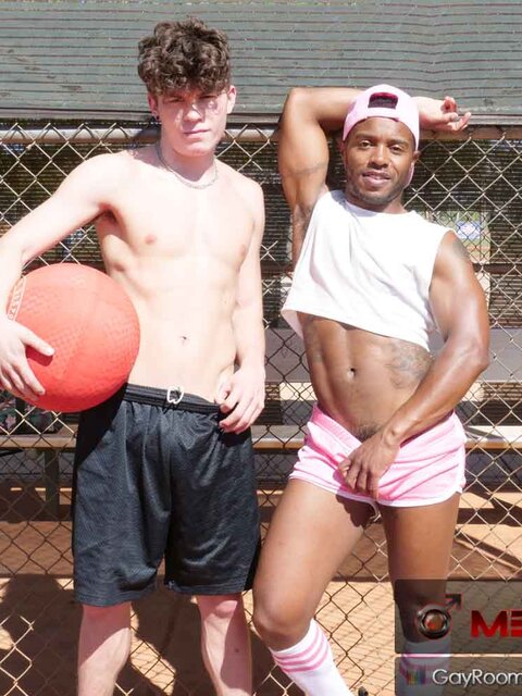 Drake Von breeds Jake Waters after kickin balls