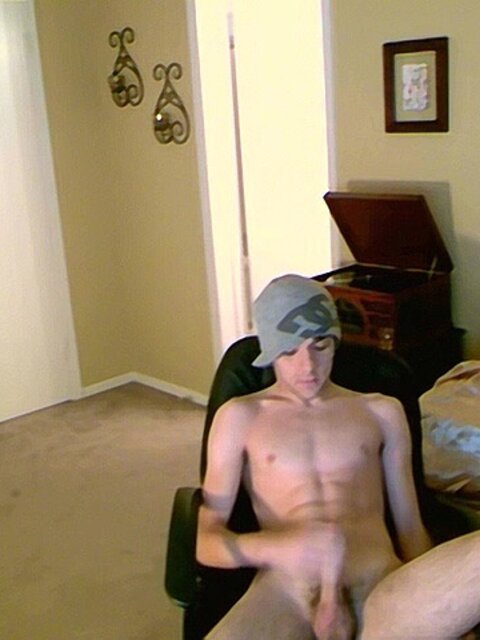 William jerks off slim twink load in solo session