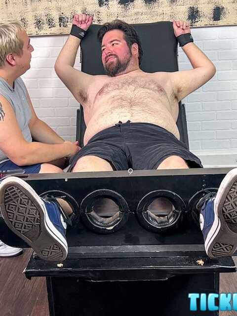 Sweet bear Nemo howls in first-ever full-body tickle session