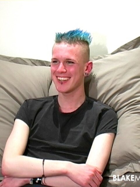 Alternative Jamie shows off huge dick and strokes slow