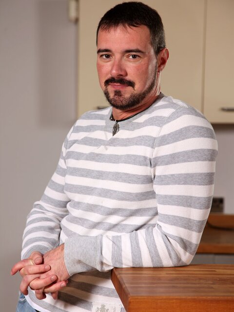 Jake Driver jerks in kitchen amateur cum shot