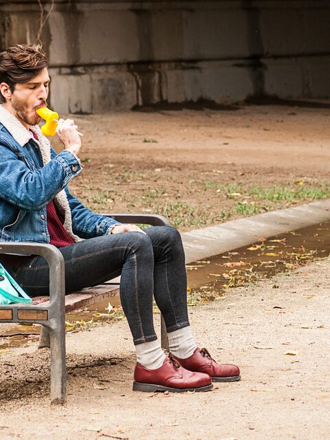 Viktor A rushes home to give his boyfriend a mind-bending birthday blowjob