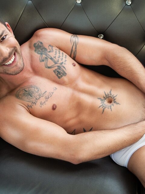 Nic Sahara worships then barebacks JJ Knight’s 10-inch cock