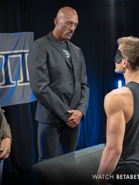 Frat brothers gang-bang pledge Hunter and breed him