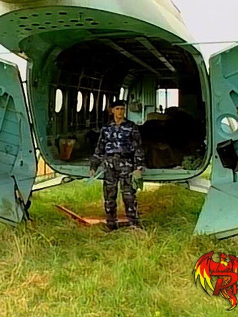 Army hunks Rick Leslie and Fabrice threeway fuck in field