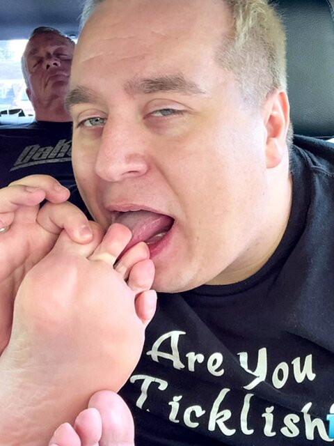 GottaluvBB props his amazing feet on the car seat for Matt’s hungry mouth