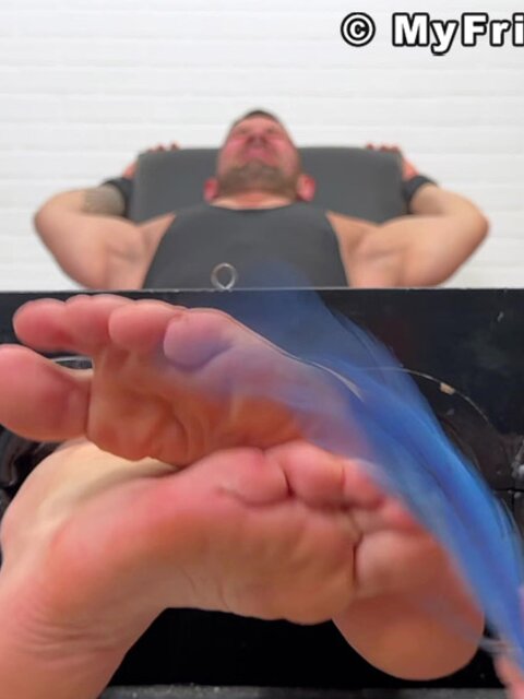 Brad Knox gets his first ever tickling session and finds it absolutely awesome