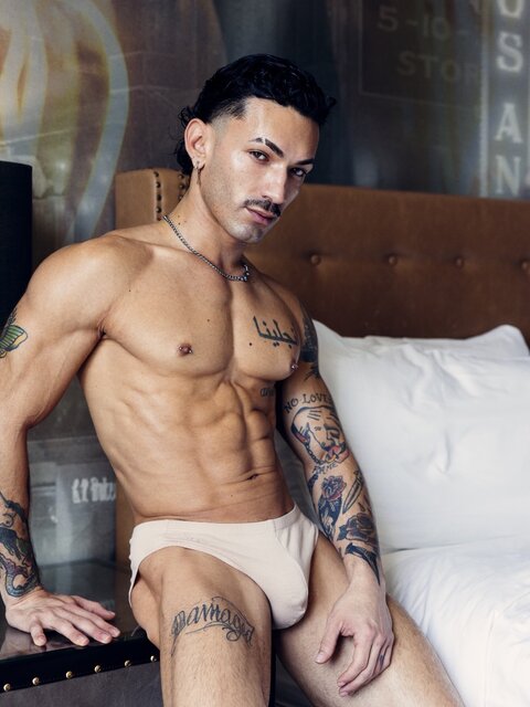 Roman Todd gets ridden hard by vocal bottom Siren Santiago