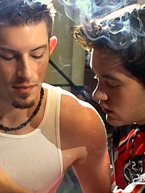 Jayden Taylor gets destroyed by muscle smoker Mike Roberts