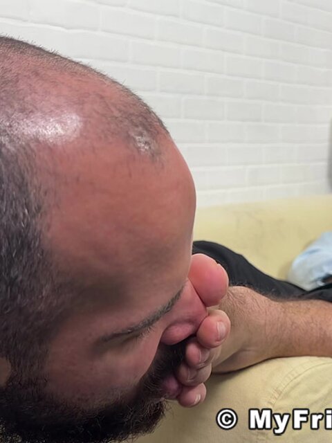 Thom comes home and worships Maui’s massive size 15 feet