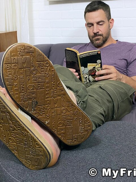 Chris Rockway shows off his big size 13 bare feet in a relaxing solo
