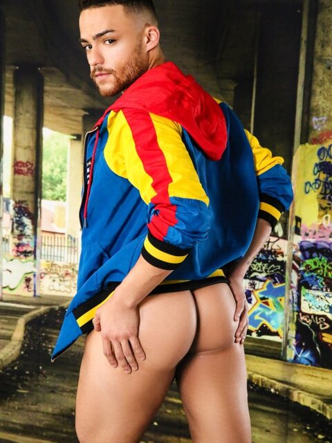 Beaux Banks and Derek Reed swap blowjobs for a nostalgic 90s fuck session