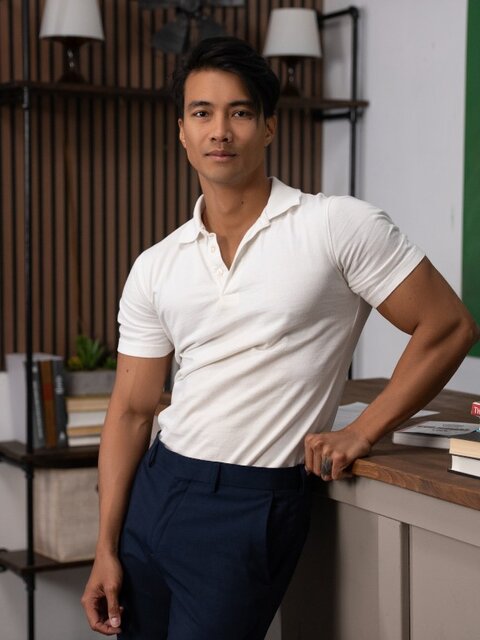 Draven Navarro flirts with Ken Ott until Cherry Kiss returns and joins the lesson