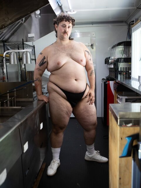 Leo Louis cums on a hot dog before pounding Thick Angel in the food truck
