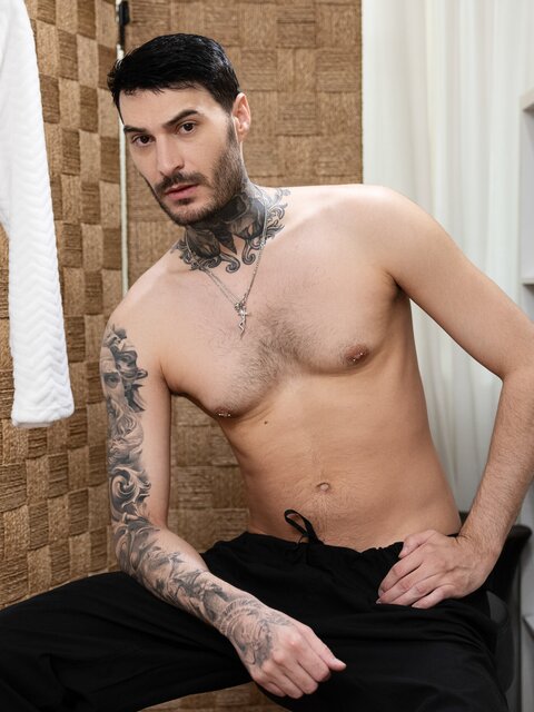 Joey Mills and Big Dick Fig give client Dom King a very messy hands-on facial