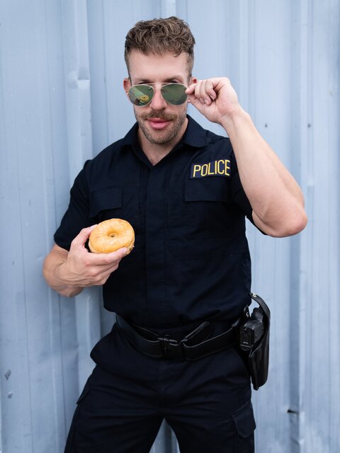 Officer Morgxn Thicke takes Damian Night to the precinct for a fuck