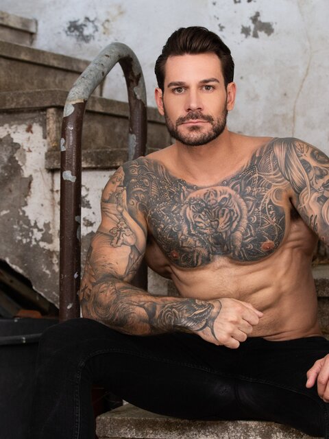 Angry top Papi Kocic drags Craig Marks outside for a deep outdoor pounding
