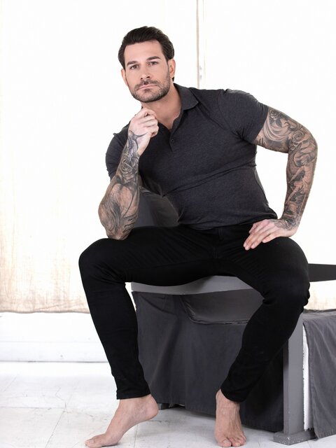 Papi Kocic welcomes Babylon Prince with a shower tease and a deep pounding