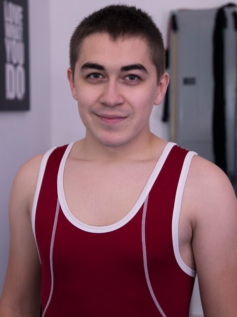 Coach Colby Chambers finds Eli Lincoln ripped singlet and takes full advantage